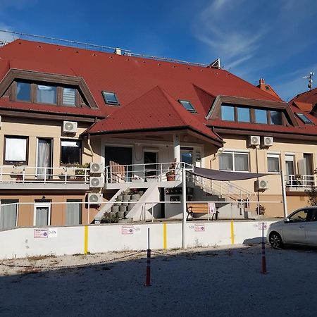 Szent Benedek Apartman Apartamento Fot Exterior foto