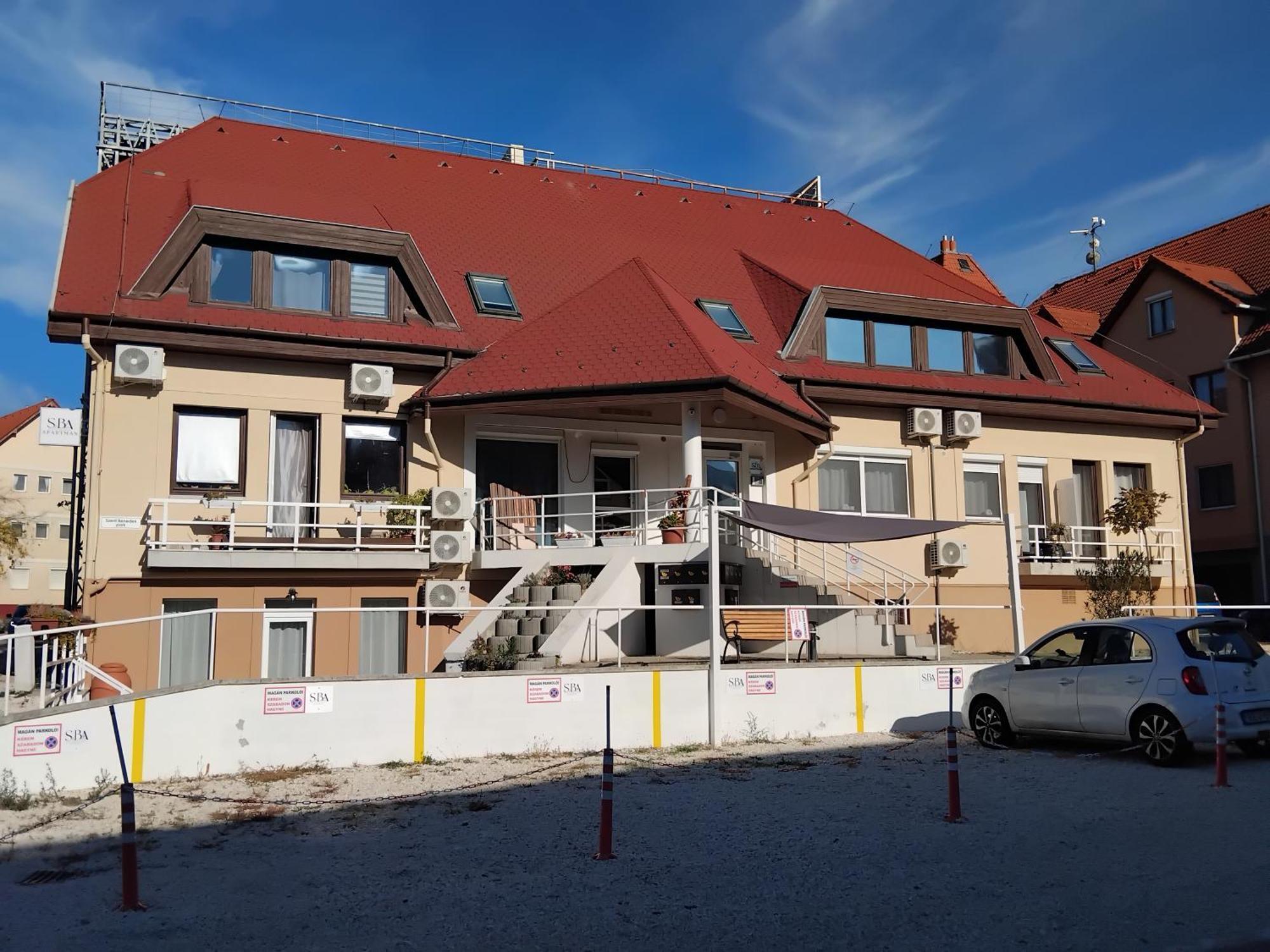 Szent Benedek Apartman Apartamento Fot Exterior foto